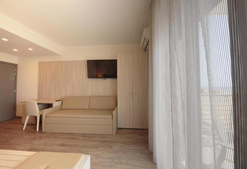Triple Room Sea View, Monaco