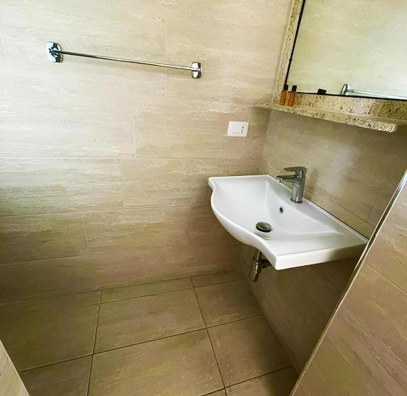 Habitación Triple Estándar con Balcón, Nacional