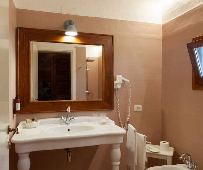 سوییت جونیور لوکس, Nora Club Hotel & Spa