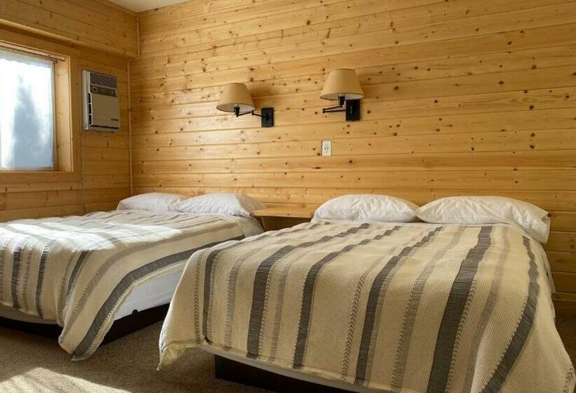 带2个双人床的标准工作室, Stork Nest Inn
