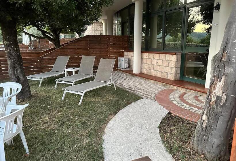 Четырехместный Номер Стандарт Вид на Сад, Villa De Santis