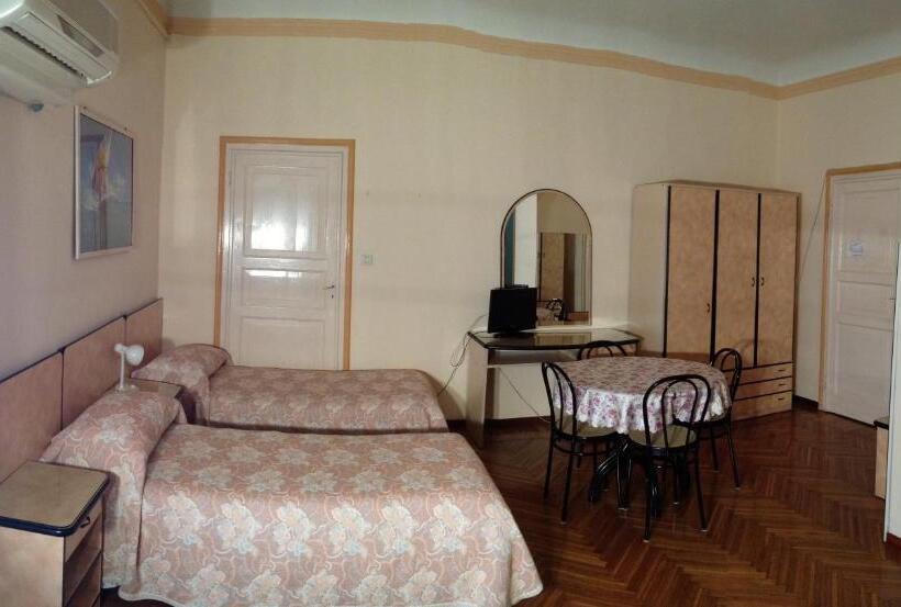 اتاق استاندارد سه تخته با سرویس بهداشتی مشترک, Panorama Bologna Centro
