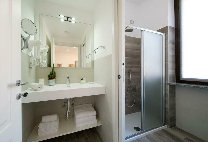 استودیوی لوکس, Monza City Rooms & Studios