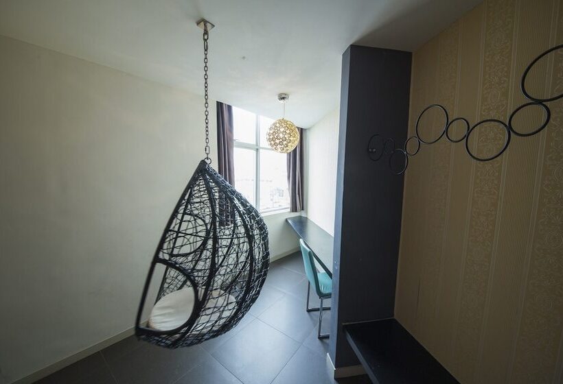 Deluxe Room, B&s Boutique
