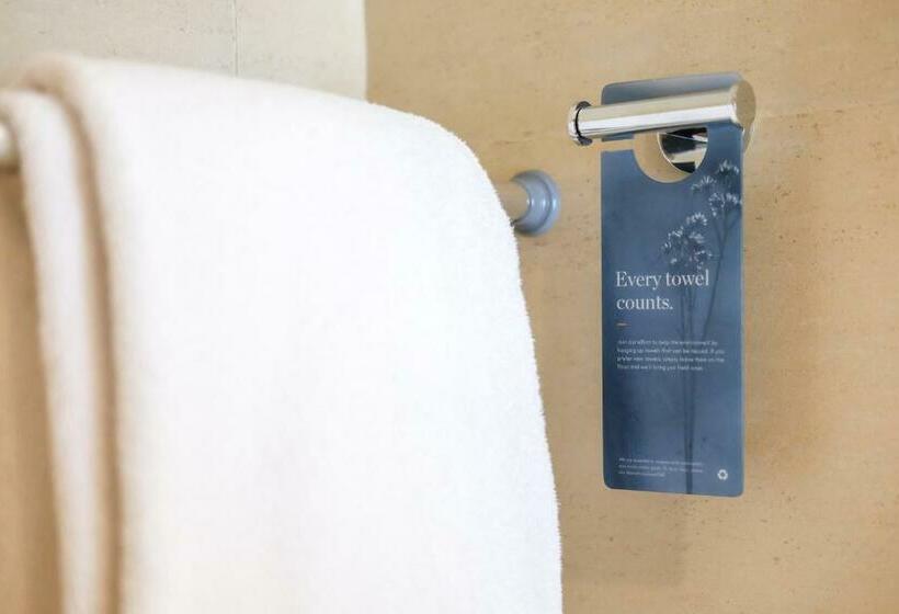Номер Deluxe Вид на Бассейн, Fairfield By Marriott Bali Legian