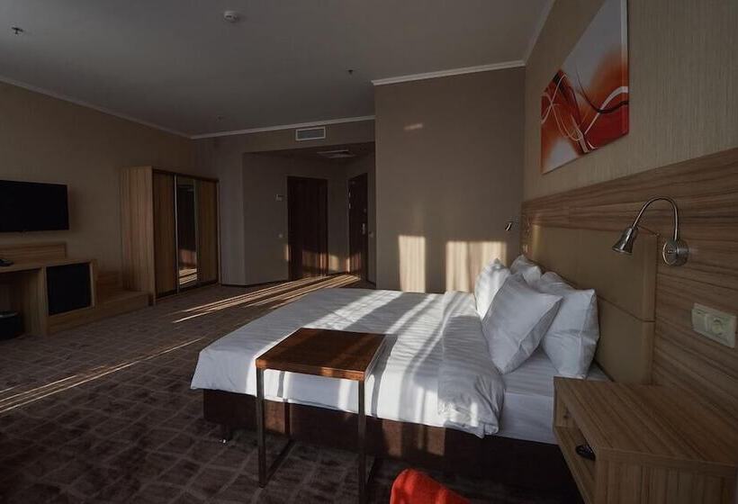 디럭스 룸, Ramada By Wyndham Rostov On Don Hotel And Spa