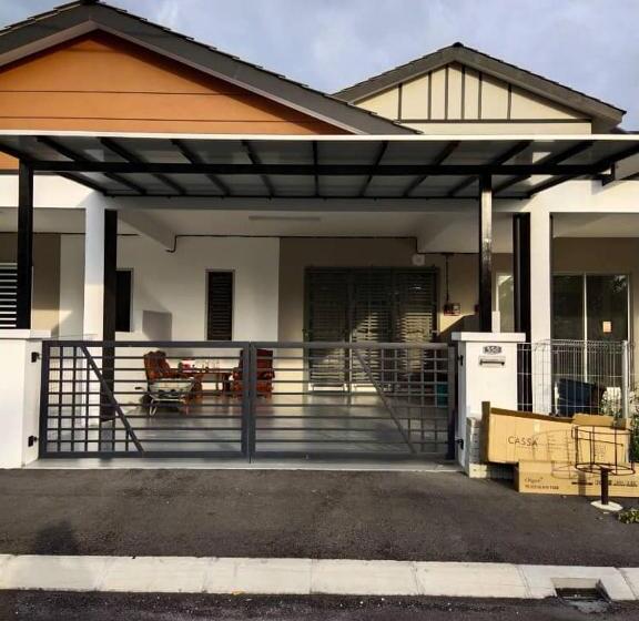 Дом 4 Спальни, Kayu Cengal Homestay