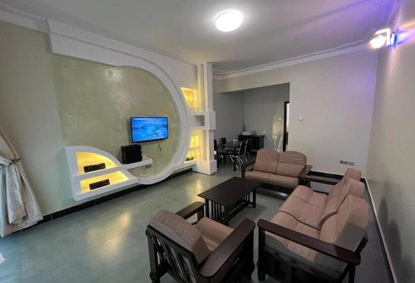 اتاق اکونومی, Ronald Virtue Apartments