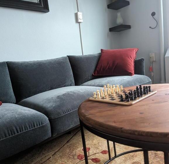 آپارتمان 1 خوابه, Fully Renovated Manhattan Gem