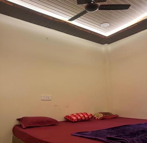 Номер Deluxe Кровать Кинг, Shivganga Guest House
