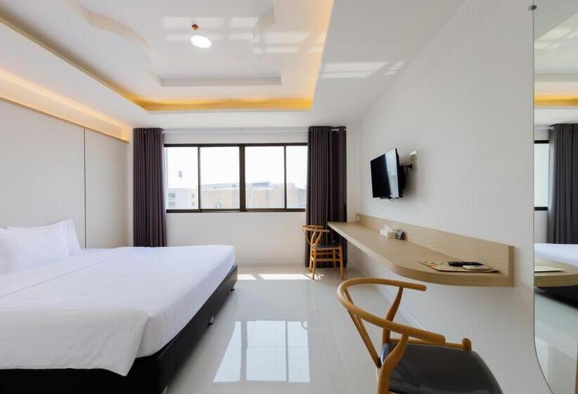 디럭스 룸, River Hotel   The Outstanding Venues Nakhon Pathom
