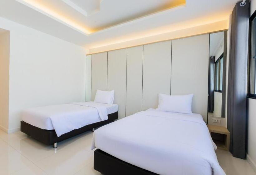 디럭스 룸, River Hotel   The Outstanding Venues Nakhon Pathom