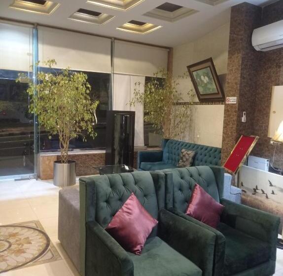 Family Suite, الفاخرية