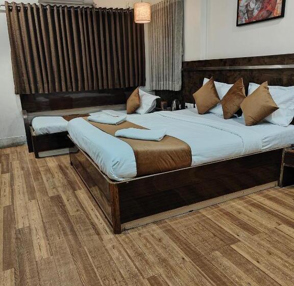 Номер Стандарт Трехместный, Kiara Shirdi Park Inn
