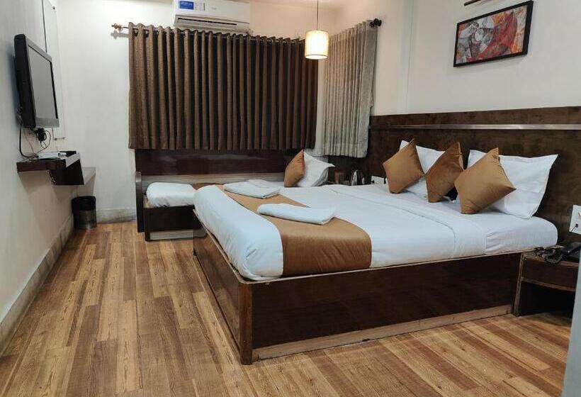 Номер Стандарт Трехместный, Kiara Shirdi Park Inn