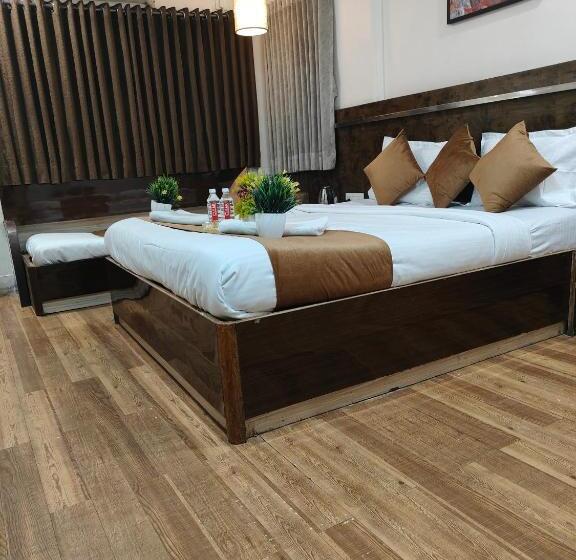 Номер Стандарт Трехместный, Kiara Shirdi Park Inn
