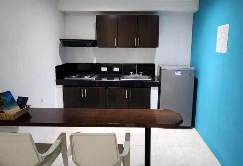 Quarto Familiar, Las Vegas Apartasuit