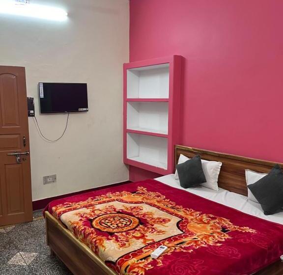 Номер Deluxe Кровать Кинг, Shree Rameshwaram Guest House And Stay 200 Meter From Shree Ram Lalla Temple