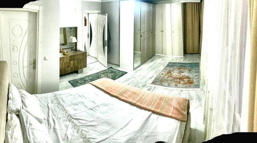 سوئیت با بالکن, Forest Villa ,6 Minute İstanbul Airport