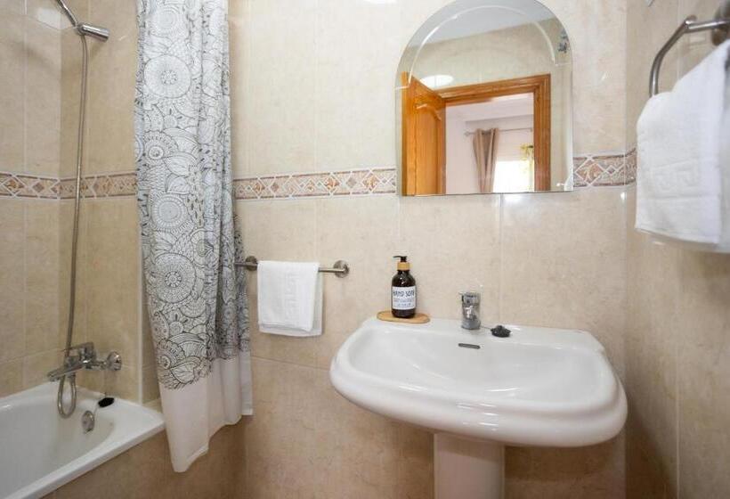 Апартаменты 1 Спальня Вид на Море, Naim Guest House Nerja