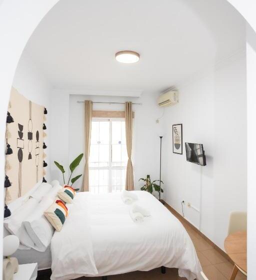Студио Стандарт с Балконом, Naim Guest House Nerja