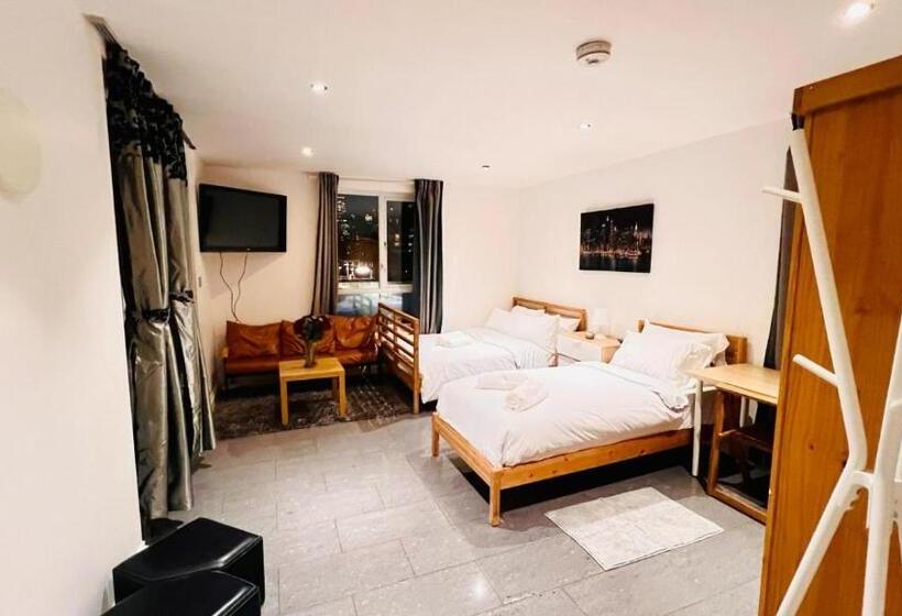 Номер Стандарт, City View Sunset Luxurious Apartment In London Zone 1 Including One Family Twin Room With Its Own St