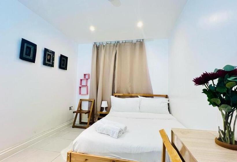 Номер Стандарт Совместная Ванная, City View Sunset Luxurious Apartment In London Zone 1 Including One Family Twin Room With Its Own St