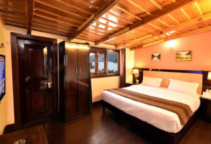 패밀리 룸, H. K. Legacy Nainital