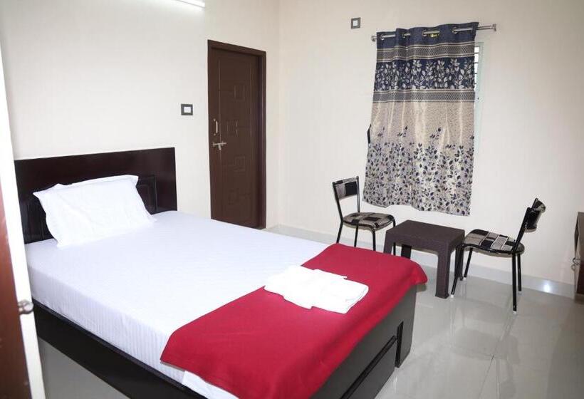Номер Стандарт, Anand Grand And Lodge