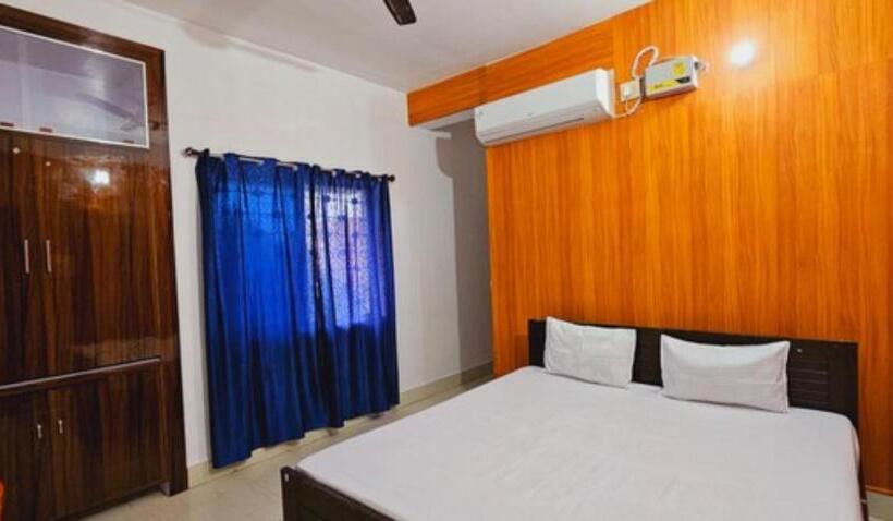 四人豪华间, Goroomgo Nalanda Guest House