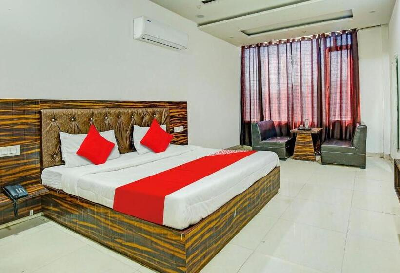 Трехместный Номер Классика, Town House Cafe And Hotel, Kurukshetra