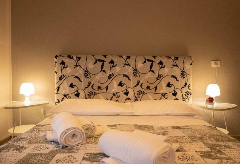 اتاق استاندارد با سرویس بهداشتی مشترک, Forever Rooms