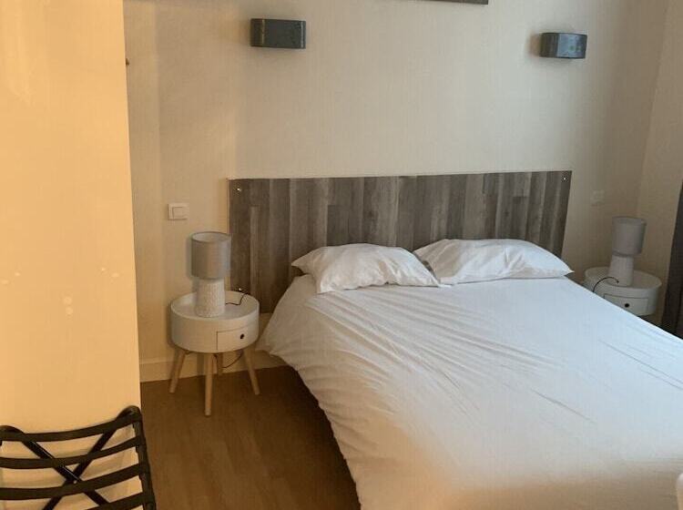 חדר משפחתי, Hôtel Le P'tit Monde