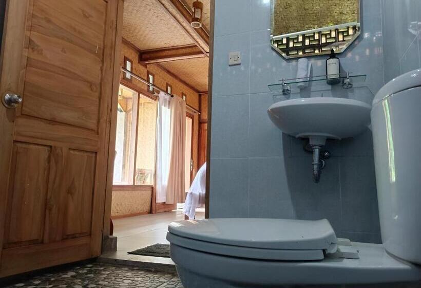 Номер Стандарт с Террасой, Kraras Munduk Guest House & Donbiyu Rendezvous Restaurant
