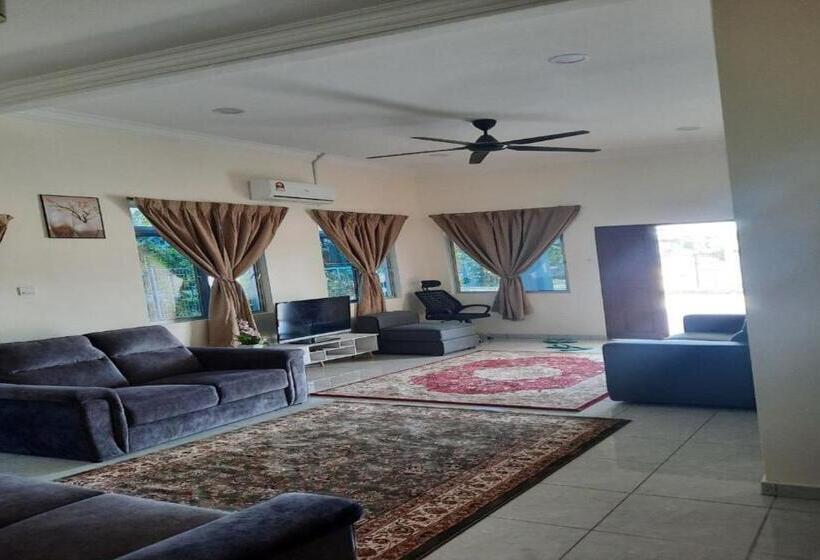 اتاق استاندارد با سرویس بهداشتی مشترک, Hostel Klia