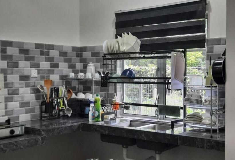 اتاق استاندارد با سرویس بهداشتی مشترک, Hostel Klia