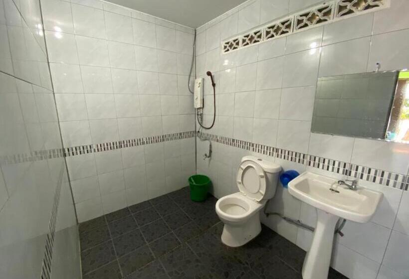 スタンダード４人部屋, Sri Sentosa Chalet