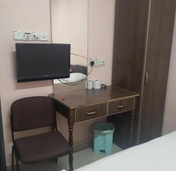 Номер Стандарт Трехместный, Oyo 90867 Hotel Bintang Inns
