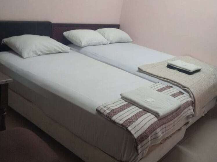Номер Стандарт Трехместный, Oyo 90867 Hotel Bintang Inns