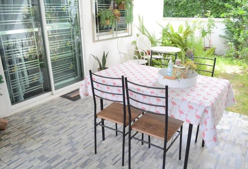 스탠다드 룸 킹사이즈 침대, Modern Room At Sabai Sabai Homestay Ayutthaya