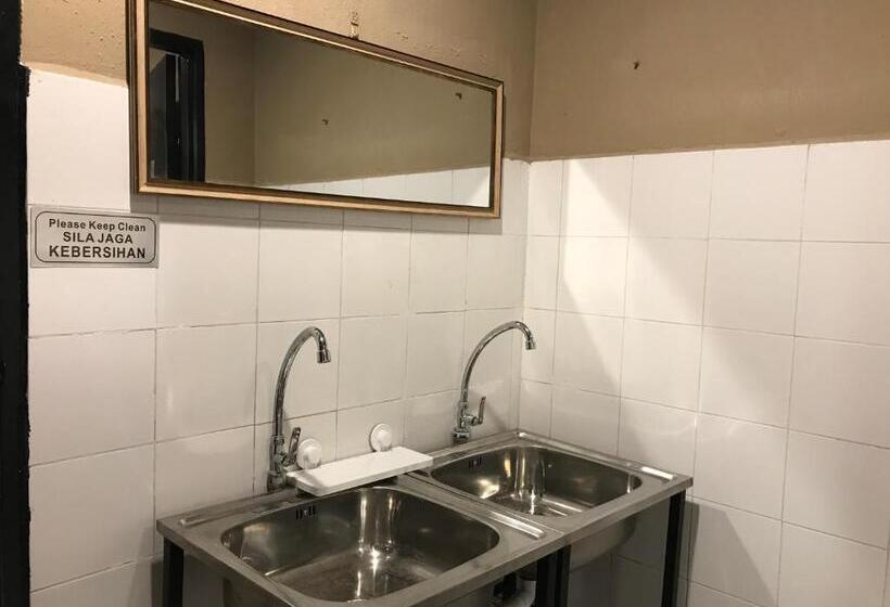 베이직 3인 룸, Nusantara Mattwaddien Hostel