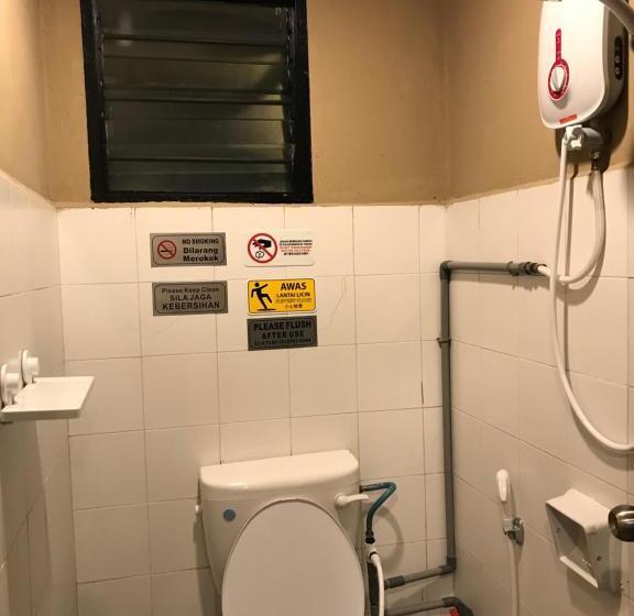 이코노이 4인룸, Nusantara Mattwaddien Hostel