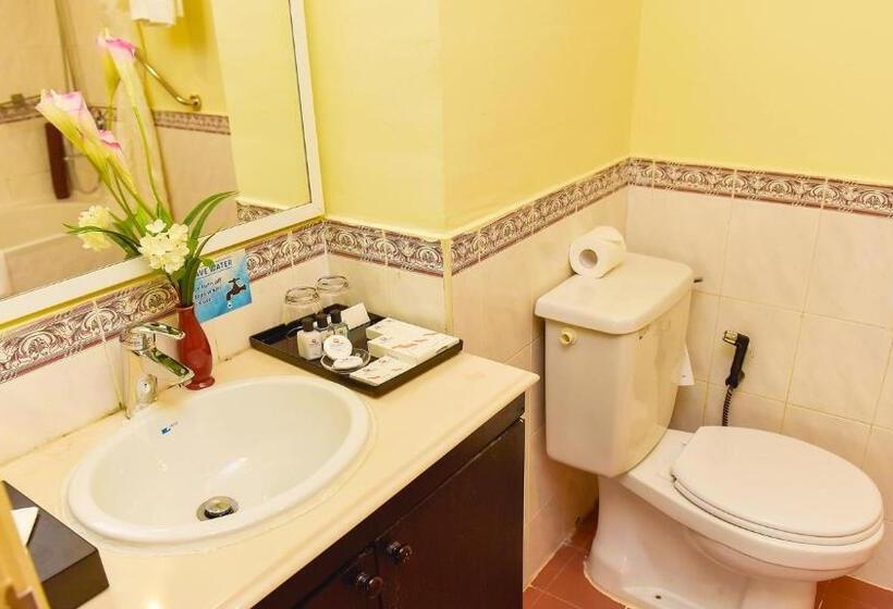 Люкс 3 Спальни, Lotus Desaru Beach Resort & Spa