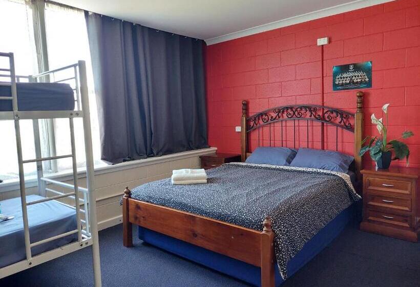 חדר משפחתי, Port Adelaide Backpackers