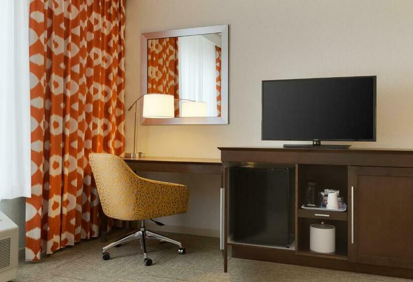 חדר סטנדרט עם מיטת קינג, Hampton Inn St Albans