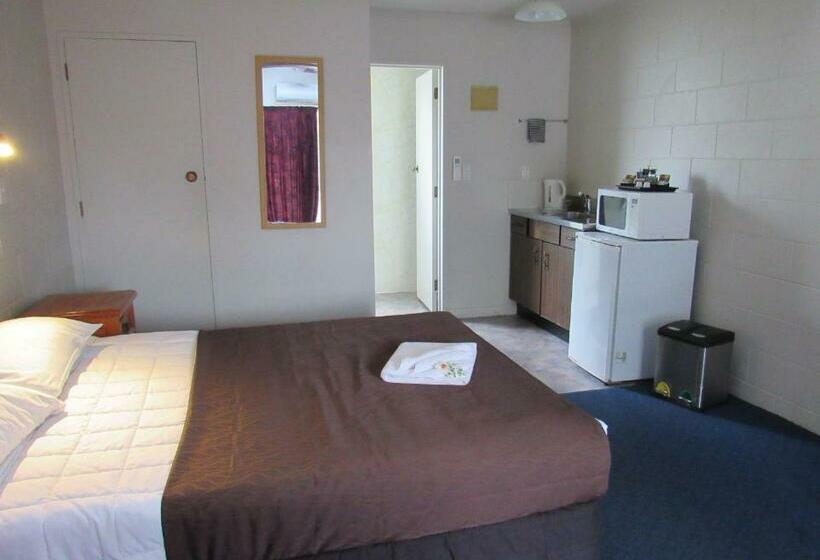 Студия Стандарт, Palmerston North Motel