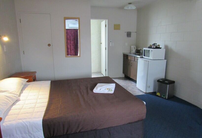 Студия Стандарт, Palmerston North Motel