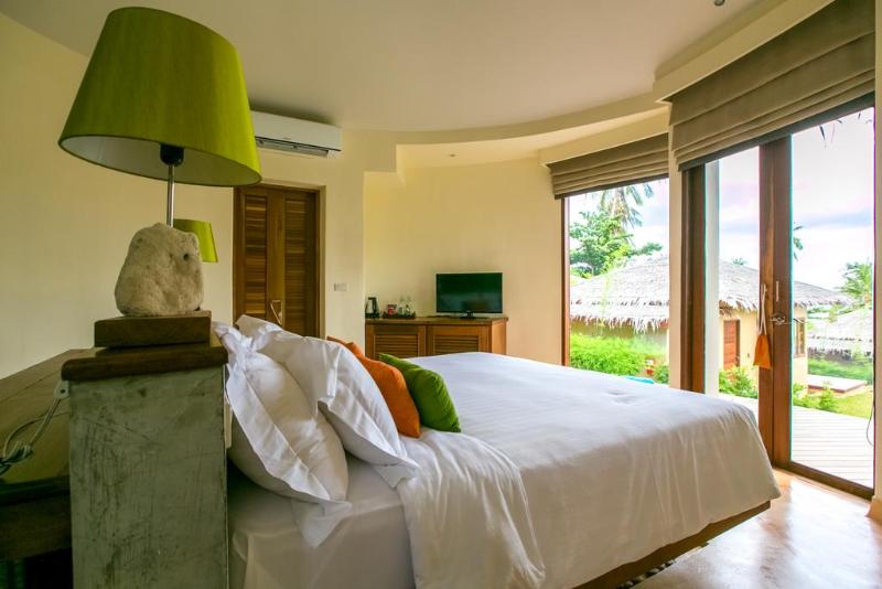 Deluxe room with river view, Ban U Thong Accommodations