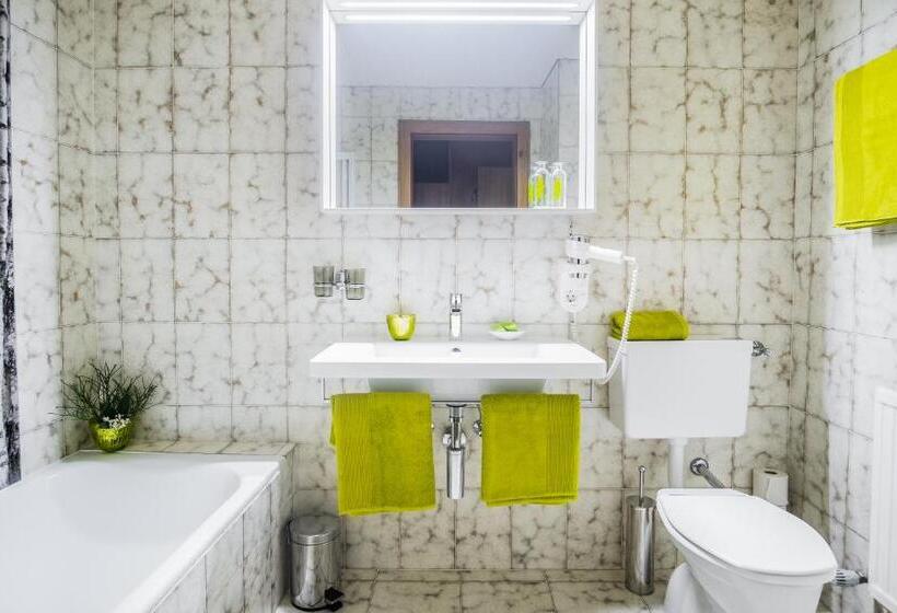Habitación Triple Estándar con Balcón, Pension Schattberg