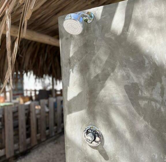 استودیو کامفورت, Bnbbonaire Near The Ocean